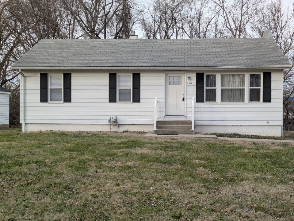 114 Atlantic Ave in O'Fallon, IL - Foto de edificio