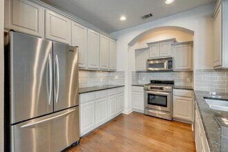 3406 Menchaca Rd-Unit -APT 14 in Austin, TX - Building Photo - Building Photo