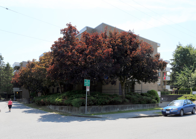 Maple Crest Apartments