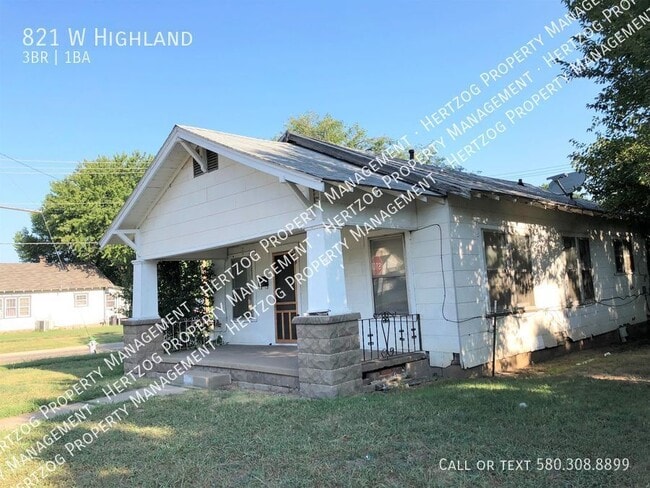 821 W Highland Ave in Ponca City, OK - Building Photo - Building Photo