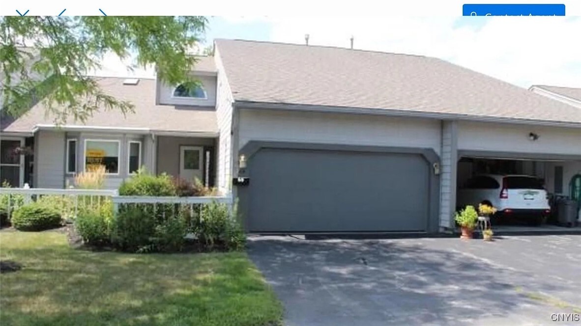 73 Midlake Cir in East Syracuse, NY - Building Photo