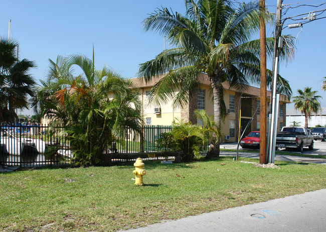 2260 NW North River Dr in Miami, FL - Building Photo - Building Photo