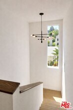 2147 Beachwood Dr in Los Angeles, CA - Building Photo - Building Photo