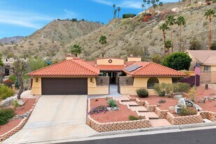 10 Venus Dr in Rancho Mirage, CA - Building Photo