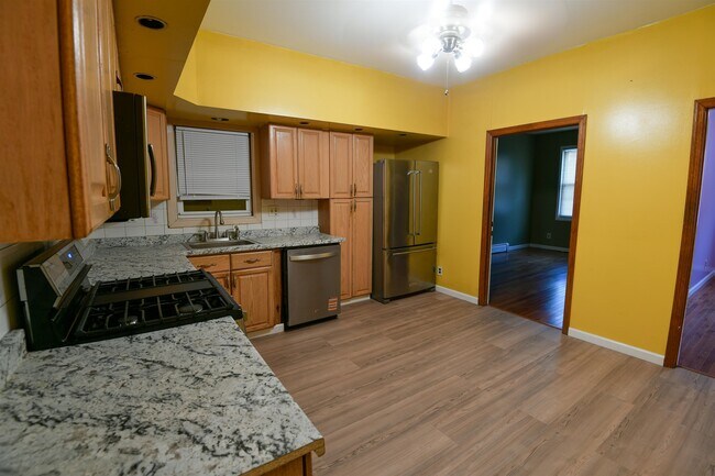 53 E 21st St in Bayonne, NJ - Building Photo - Building Photo