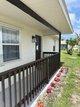 699 NW Riverside Dr in Port St. Lucie, FL - Foto de edificio - Building Photo