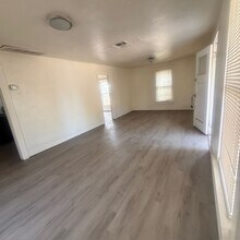 1215 S Farmer Ave in Tempe, AZ - Building Photo - Building Photo