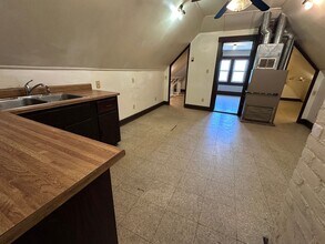928 Evangeline Rd-Unit -928-Unit 2 -3rd FL in Cleveland, OH - Building Photo - Building Photo