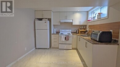 63 Centre St E in Richmond Hill, ON - Building Photo - Building Photo