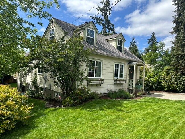 14327 36th Ave NE in Seattle, WA - Building Photo - Building Photo