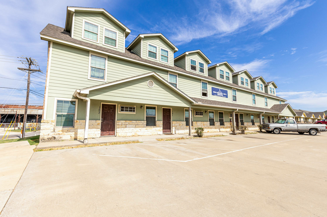 Lacy Lofts in Lacy Lakeview, TX - Foto de edificio - Building Photo