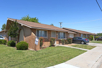 1047-1055 Adler Dr in Clovis, CA - Building Photo - Building Photo