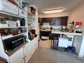 60 Longwood Ave, Unit 206 in Brookline, MA - Foto de edificio - Building Photo