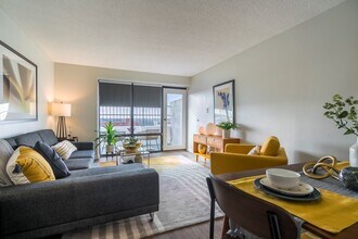 Iris Luxury Apartments in Memphis, TN - Building Photo - Building Photo