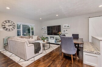 3388 S Holly St in Denver, CO - Foto de edificio - Building Photo