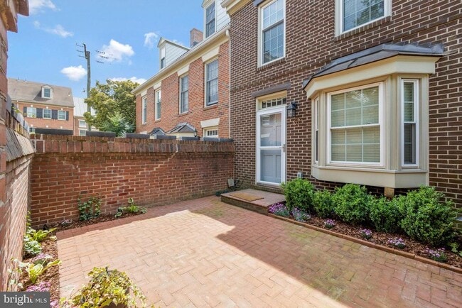 property at 671 S Columbus St