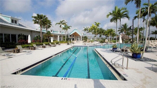 14827 Edgewater Cir in Naples, FL - Building Photo - Building Photo
