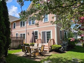 19 Lawndale St in Belmont, MA - Building Photo - Building Photo