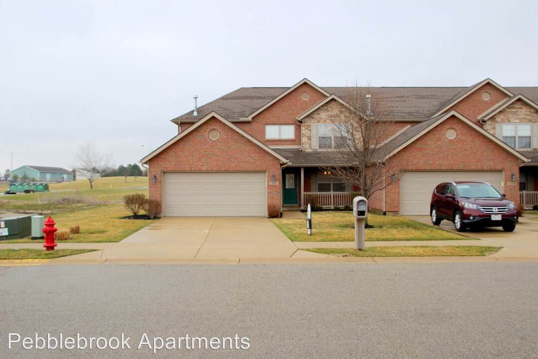 110 Brookside Dr in Anna, OH - Building Photo