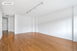 330 E 49th St in New York, NY - Building Photo - Building Photo