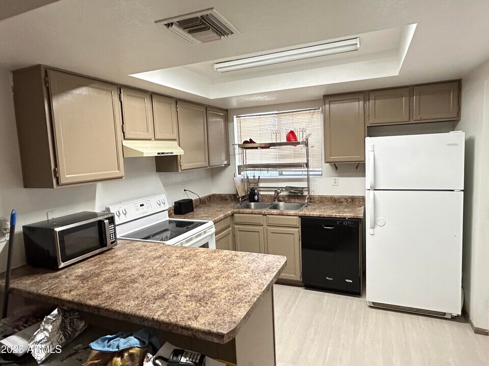 422 W Pebble Beach Dr in Tempe, AZ - Building Photo