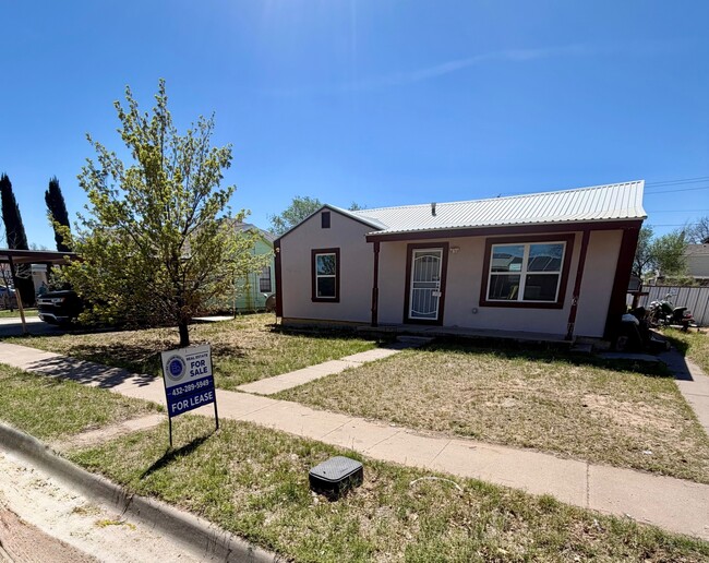 property at 713 S Ave C