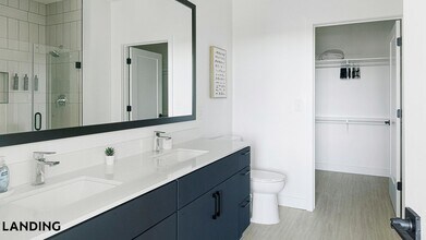 1007 S Mint St, Unit 914 in Charlotte, NC - Building Photo - Building Photo