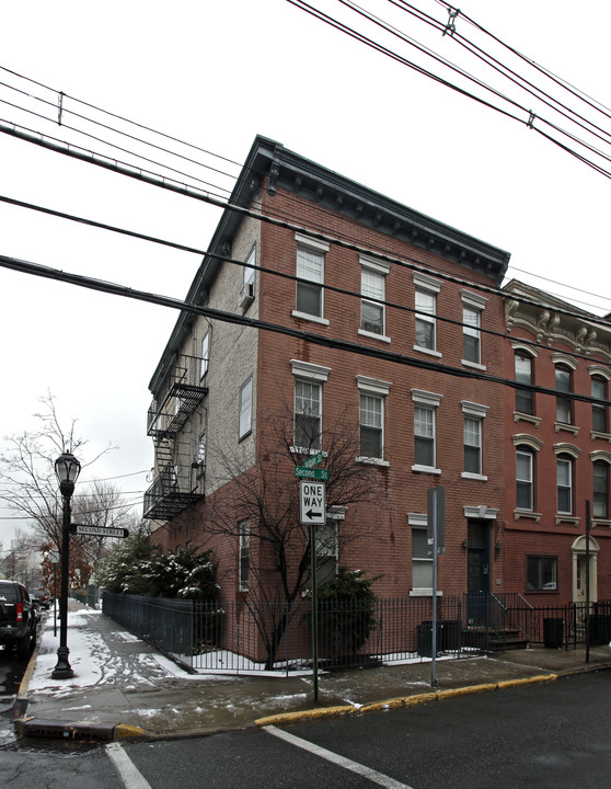 614 2nd St in Hoboken, NJ - Building Photo