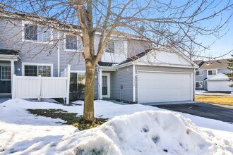 13156 Spencer Sweet Pea Ln in Eden Prairie, MN - Building Photo - Building Photo