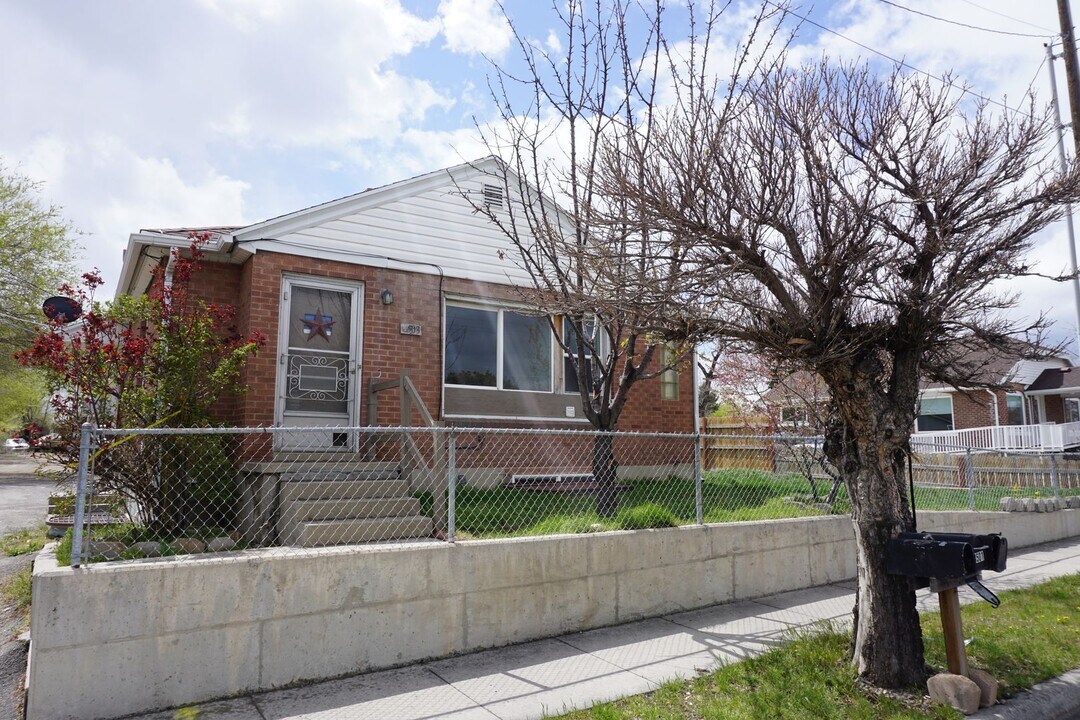 3503 W 4700 S in Taylorsville, UT - Building Photo