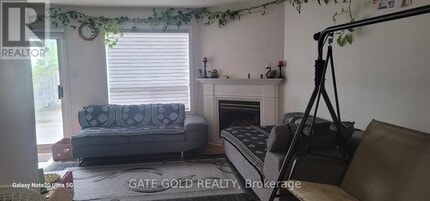 22 Oatfield Rd in Brampton, ON - Building Photo - Building Photo