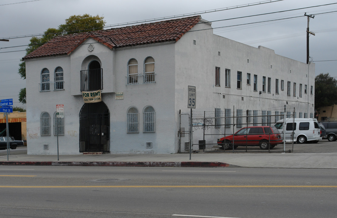 7100 S Central Ave in Los Angeles, CA - Building Photo