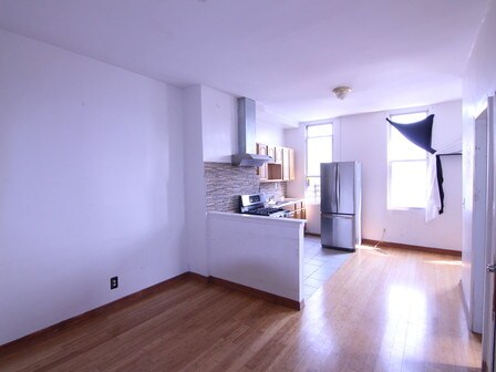 680 Hart St in Brooklyn, NY - Building Photo