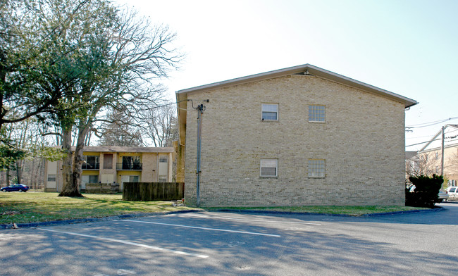 Oak Court Apartments in Bel Air, MD - Building Photo - Building Photo