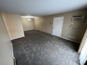 1840 Axtell Dr, Unit 4 in Troy, MI - Building Photo - Building Photo