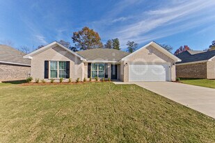 751 Park Ln in Prattville, AL - Building Photo