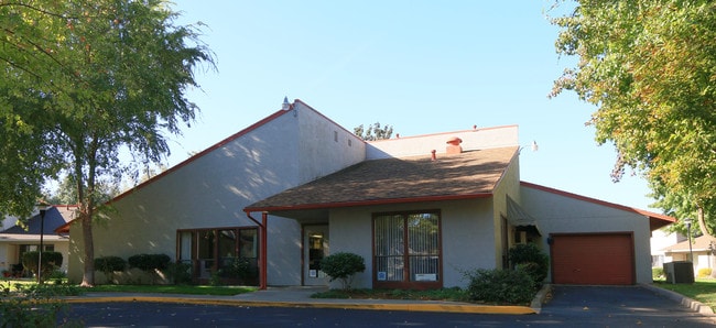 Donner Trail Manor in Wheatland, CA - Foto de edificio - Building Photo