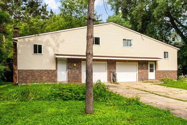 property at 5531 Larry Ln