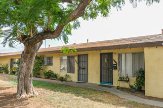 2041-2045 E Washington Ave in Orange, CA - Building Photo - Building Photo