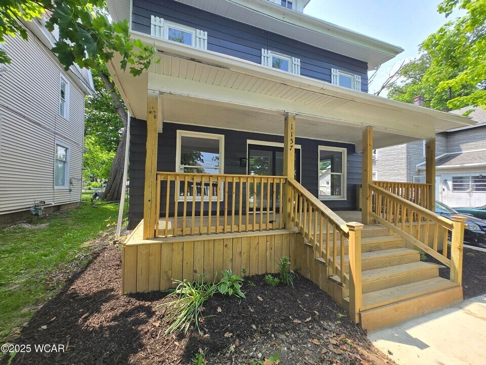 1157 W High St in Lima, OH - Foto de edificio