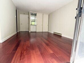 4 Admiral Dr, Unit B332 in Emeryville, CA - Building Photo - Building Photo