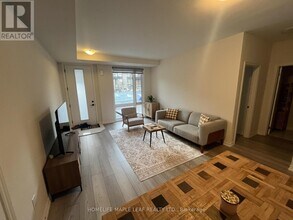 45 Knotsberry Cir in Brampton, ON - Building Photo - Building Photo