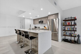 13800 Highland Dr in North Miami Beach, FL - Building Photo - Building Photo