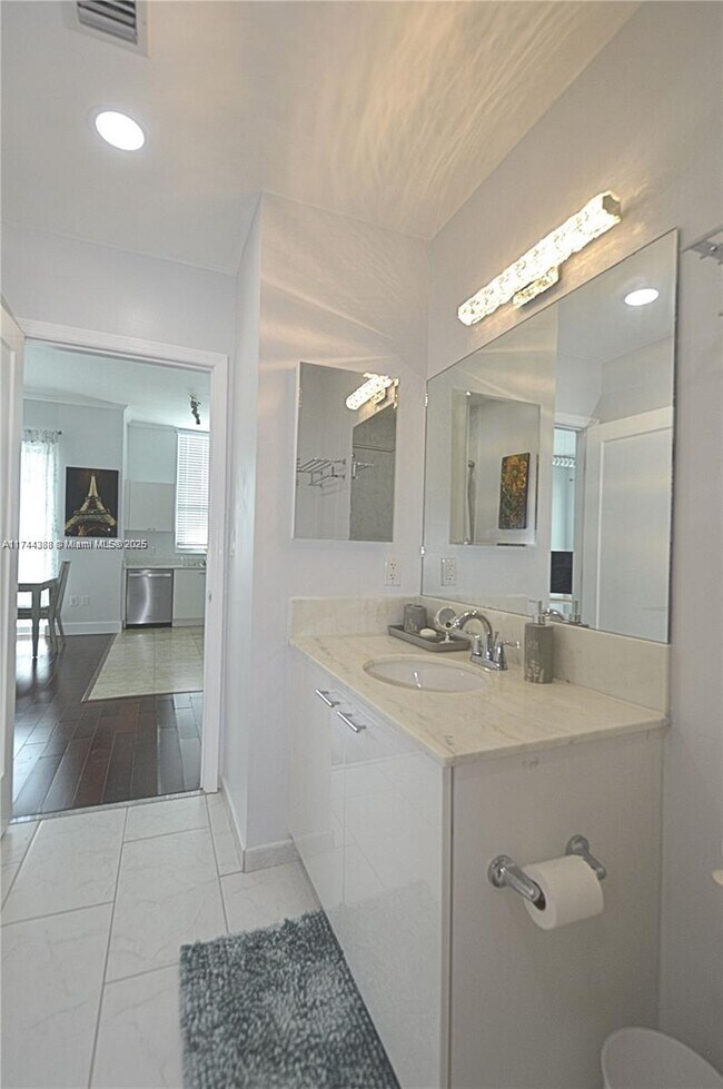 133 NE 2nd Ave, Unit 1119 in Miami, FL - Foto de edificio - Building Photo
