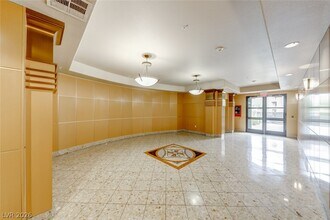 68 E Serene Ave in Las Vegas, NV - Building Photo - Building Photo