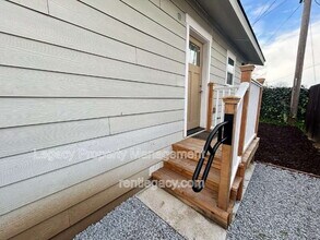 10753 Oakton Way in Rancho Cordova, CA - Building Photo - Building Photo