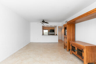 2700 Banyan Rd in Boca Raton, FL - Building Photo - Building Photo