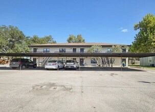 201 S Kansas Ave in League City, TX - Foto de edificio - Building Photo