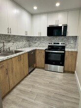 8251 NW 8th St in Miami, FL - Building Photo - Building Photo