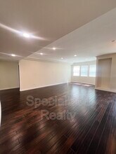10921 Whipple St in Los Angeles, CA - Building Photo - Building Photo